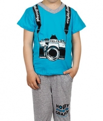 Костюм для мальчика с голубой футболкой и серыми бриджами